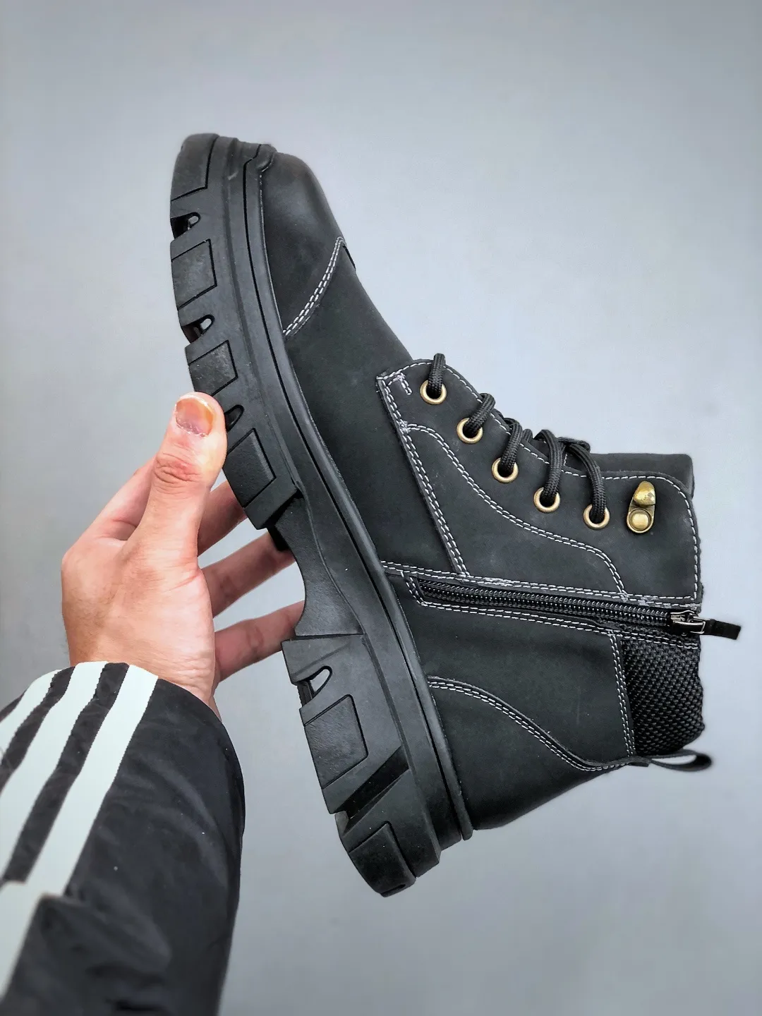 Pick up locally 💰 520, support in-store Timberland/Timberland classic 25ss new high-top (plus velvet) Classic re-engineered brand new upgrade Guangdong factory quality Original box original packaging The fabric is made of top Italian frosted cowhide with anti-odor and anti-corrosion genuine leather latex insoles to give you a perfect wearing experience High-quality and durable, a must-have for sportsmen Specially designed to treat those who are not handsome High-quality feet with first-class feel Exclusive supply Official item number: TB23066 Size: 39 40 41 42 43 44